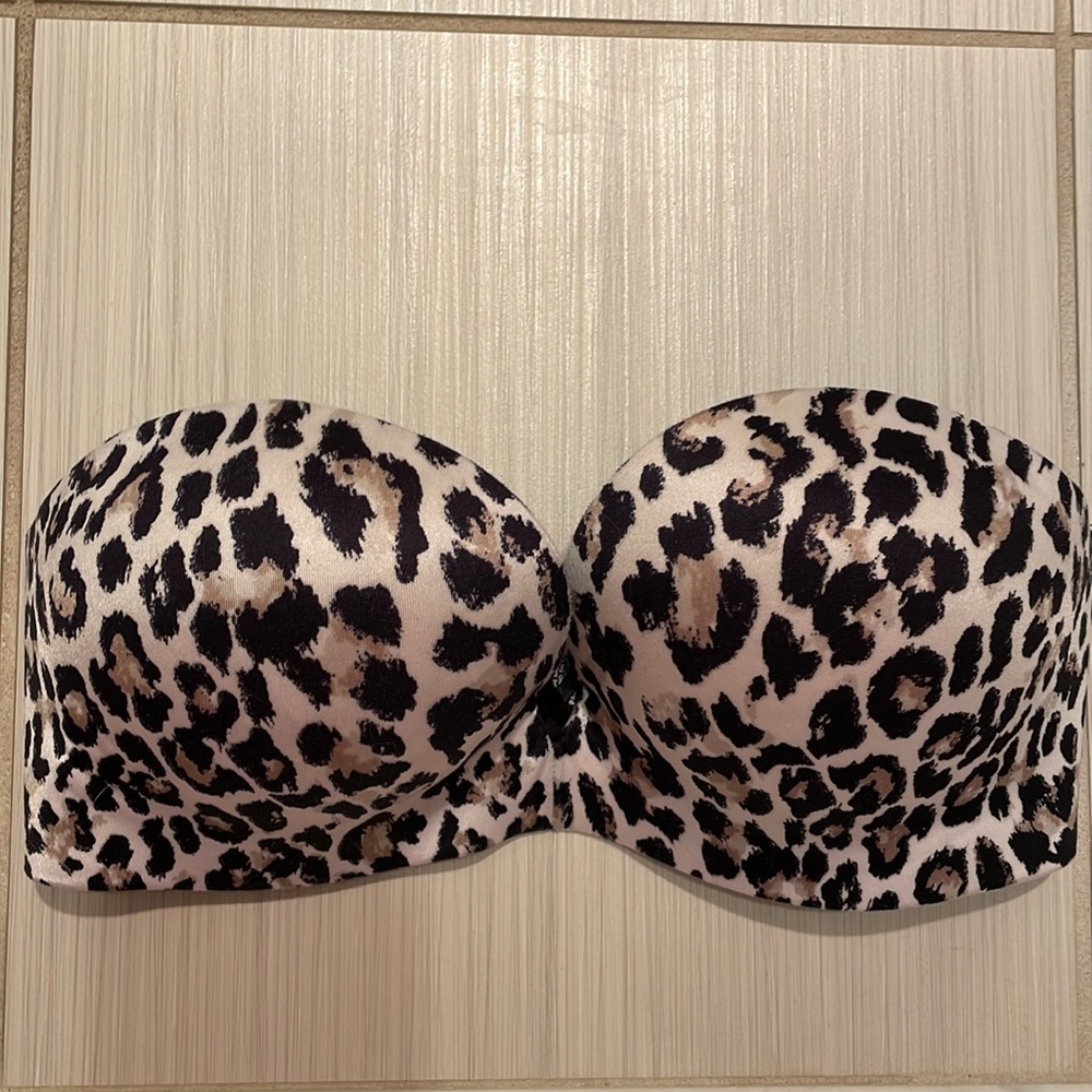 Victoria’s Secret 32C strapless leopard